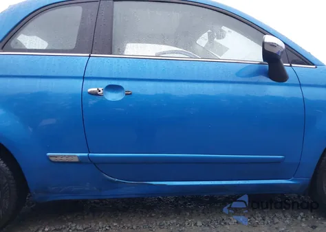 2017 Fiat 500 Lounge z USA, uszkodzony, nr VIN 3C3CFFCR4HT535862